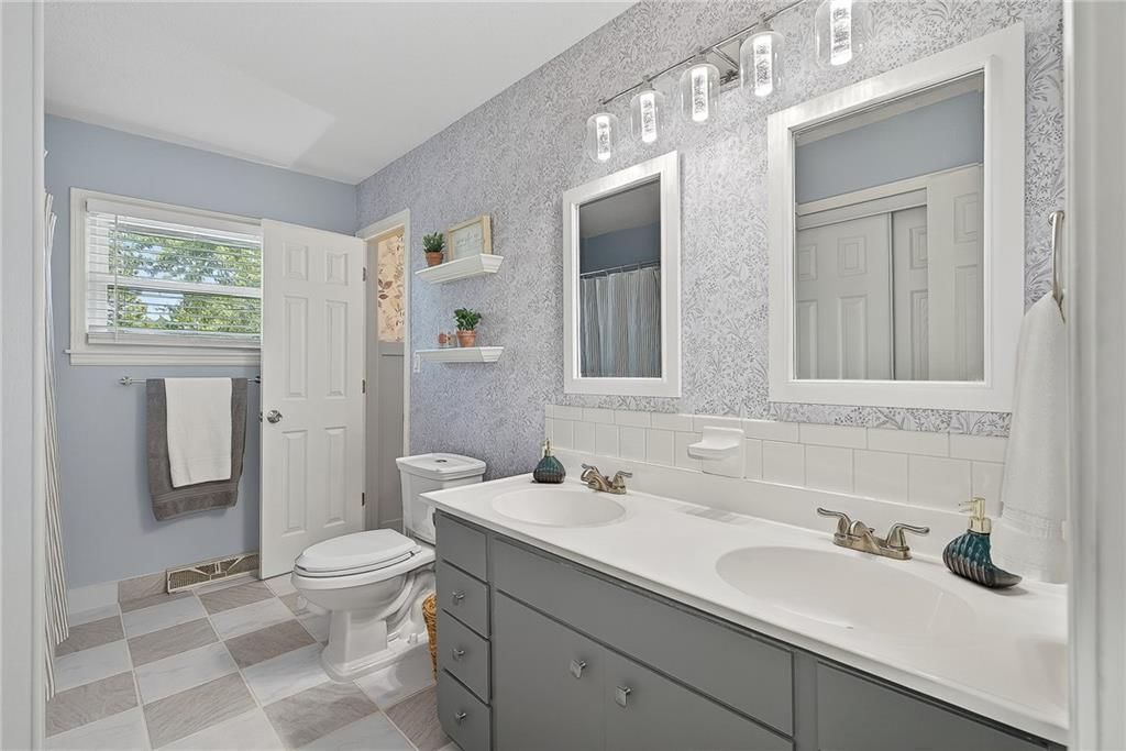 Photo 22 of 47 - 4217 E 42nd Street Way S