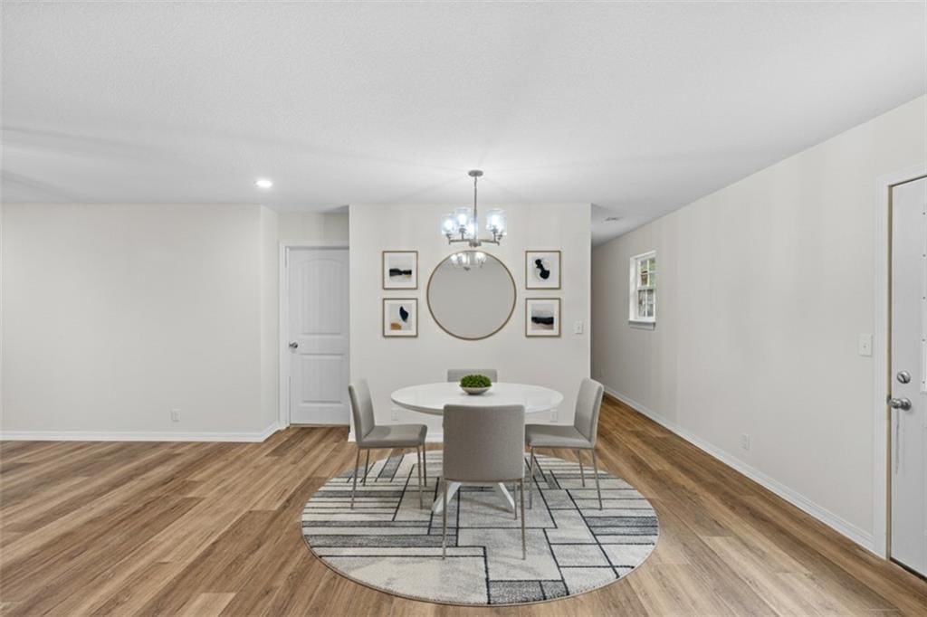 Photo 6 of 25 - 204 E 8th Street
