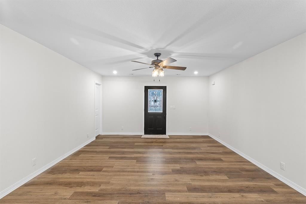 Photo 8 of 25 - 204 E 8th Street