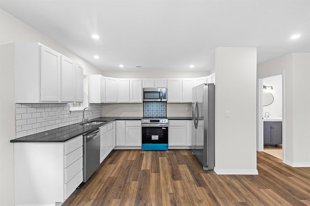 Photo 10 of 25 - 204 E 8th Street