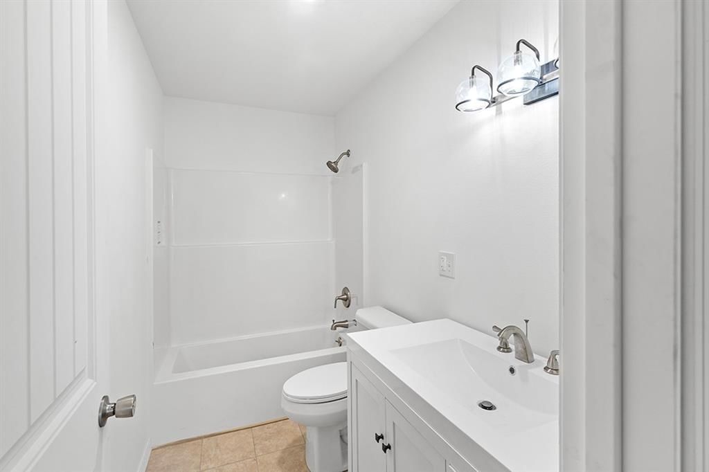Photo 22 of 25 - 204 E 8th Street