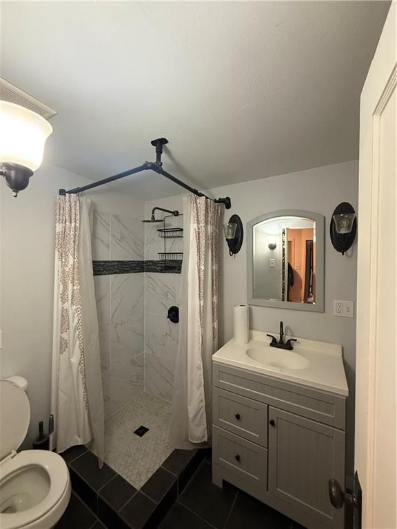 210 E Walnut Street — photo 7