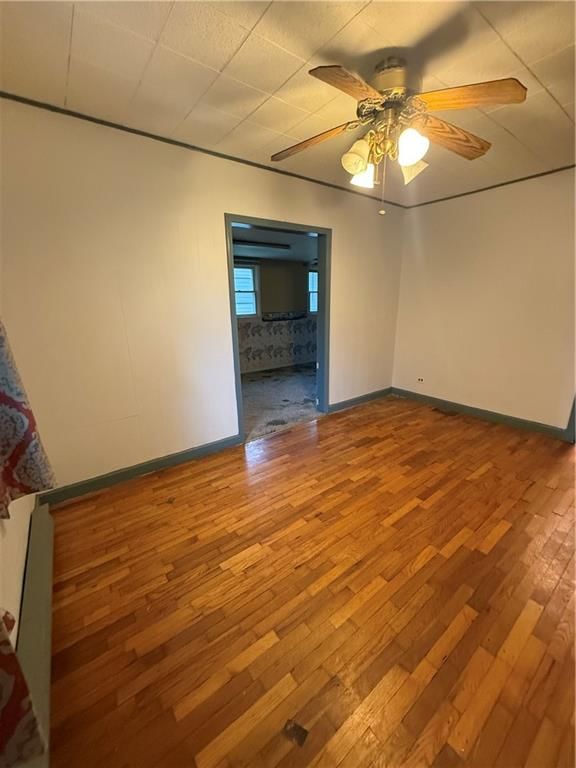 210 E Walnut Street — photo 13