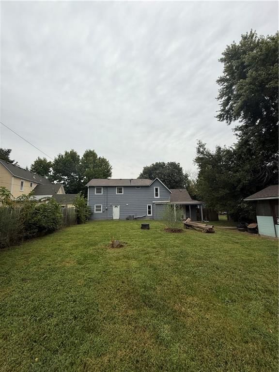 210 E Walnut Street — photo 16