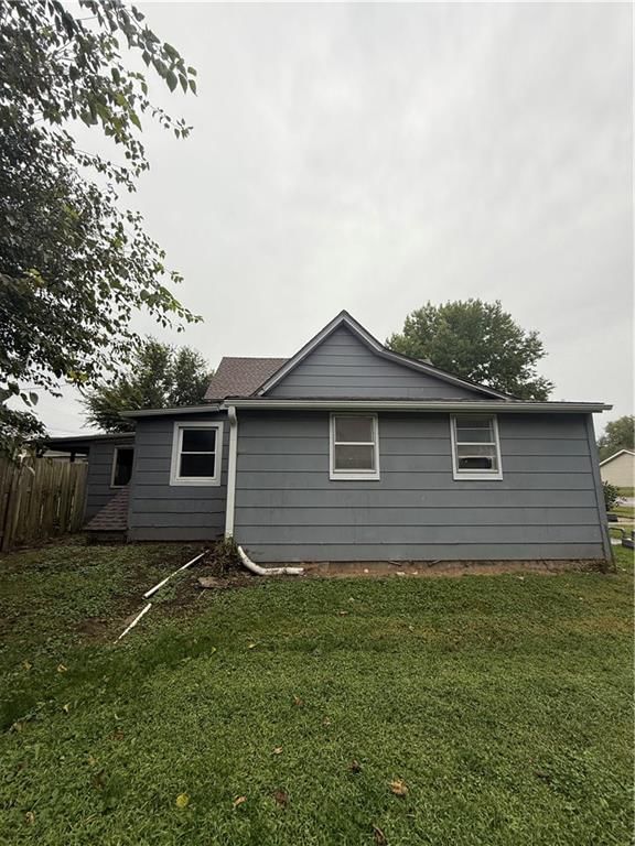 210 E Walnut Street — photo 17