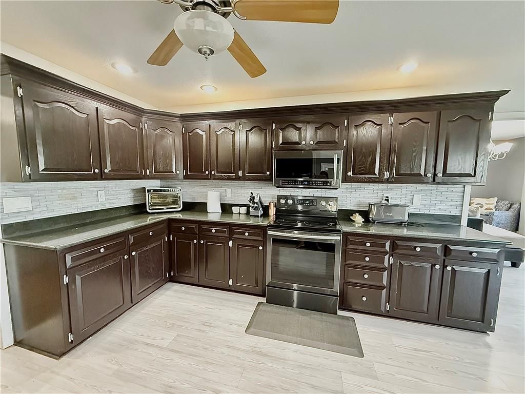 27119 Southridge Drive — photo 23