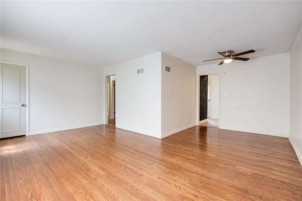 Photo 5 of 34 - 4246 N Lister Avenue