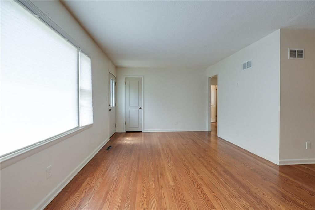 Photo 6 of 34 - 4246 N Lister Avenue