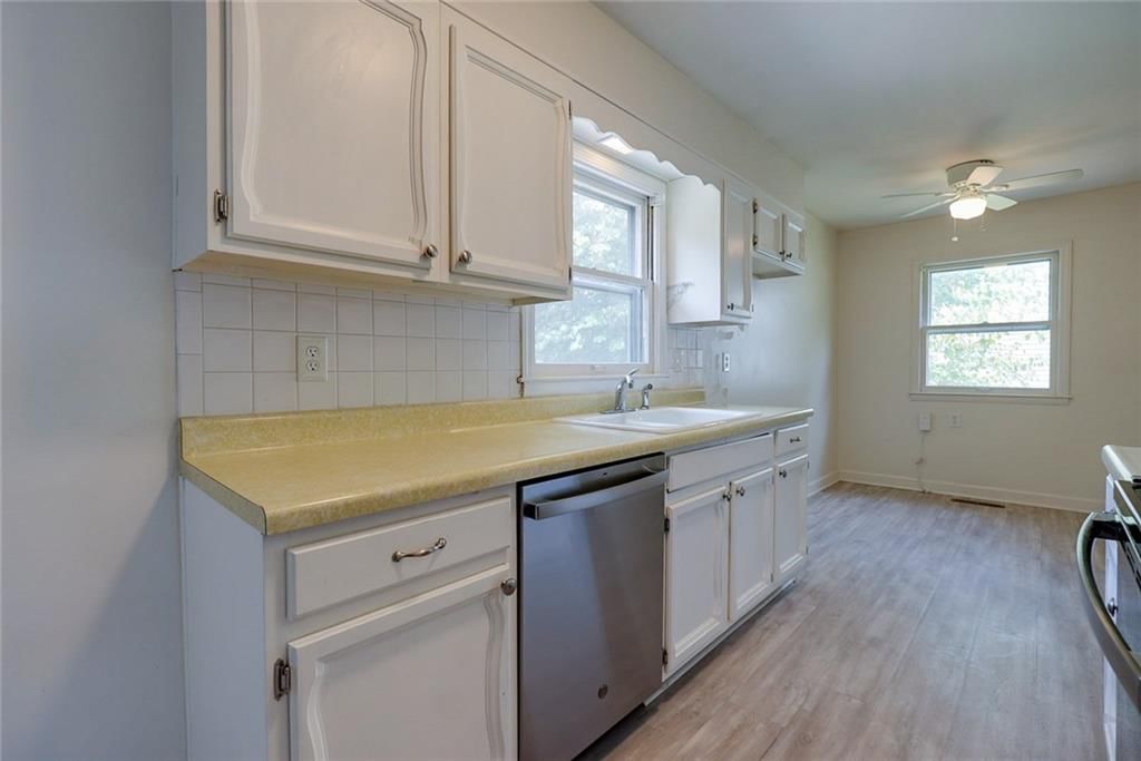 Photo 9 of 34 - 4246 N Lister Avenue
