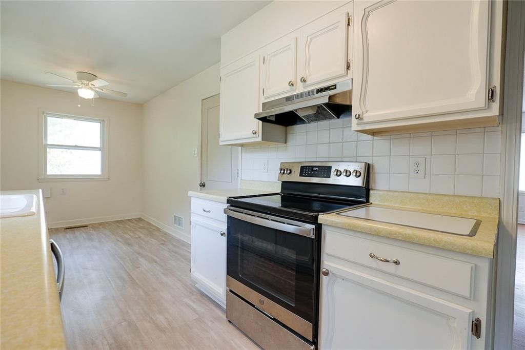 Photo 10 of 34 - 4246 N Lister Avenue