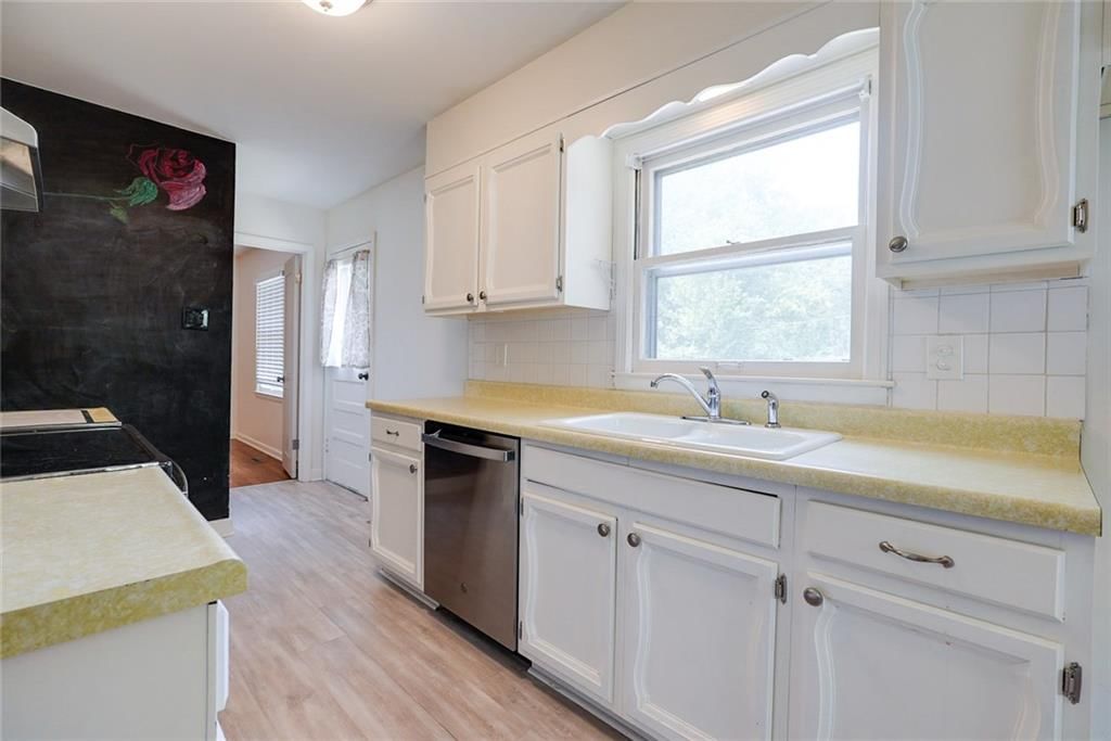 Photo 11 of 34 - 4246 N Lister Avenue