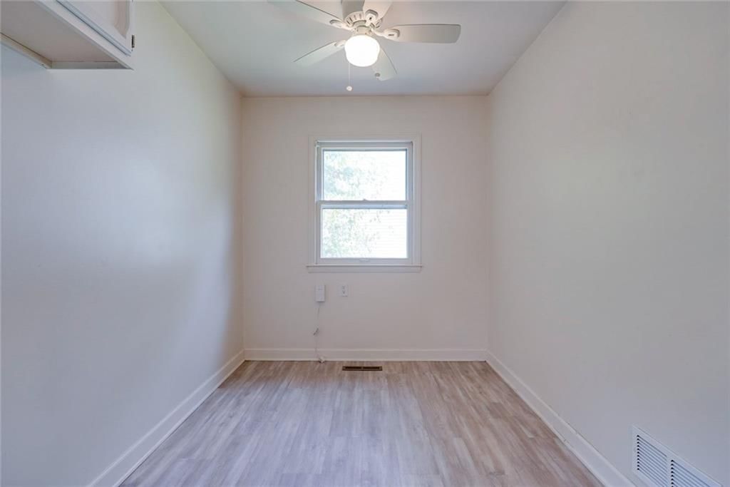 Photo 12 of 34 - 4246 N Lister Avenue