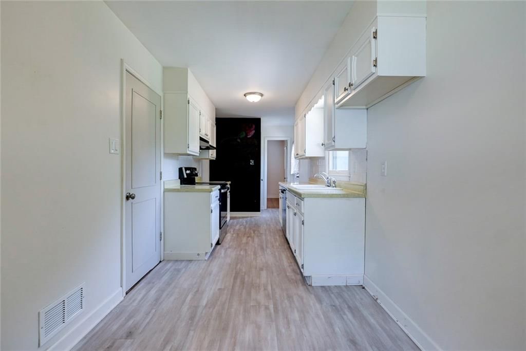 Photo 13 of 34 - 4246 N Lister Avenue