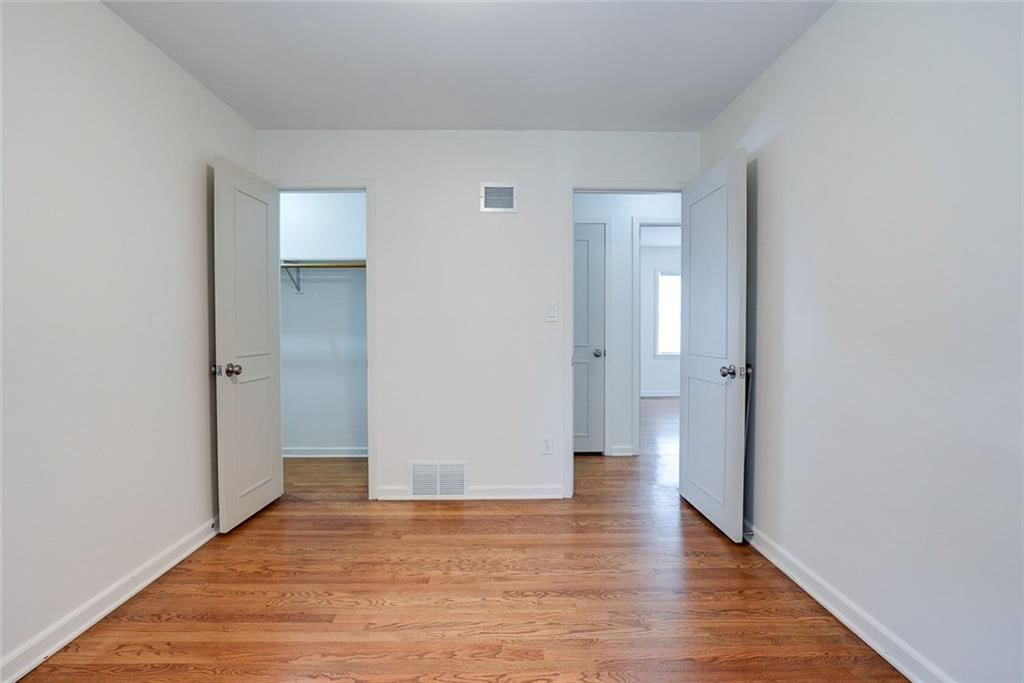 Photo 14 of 34 - 4246 N Lister Avenue