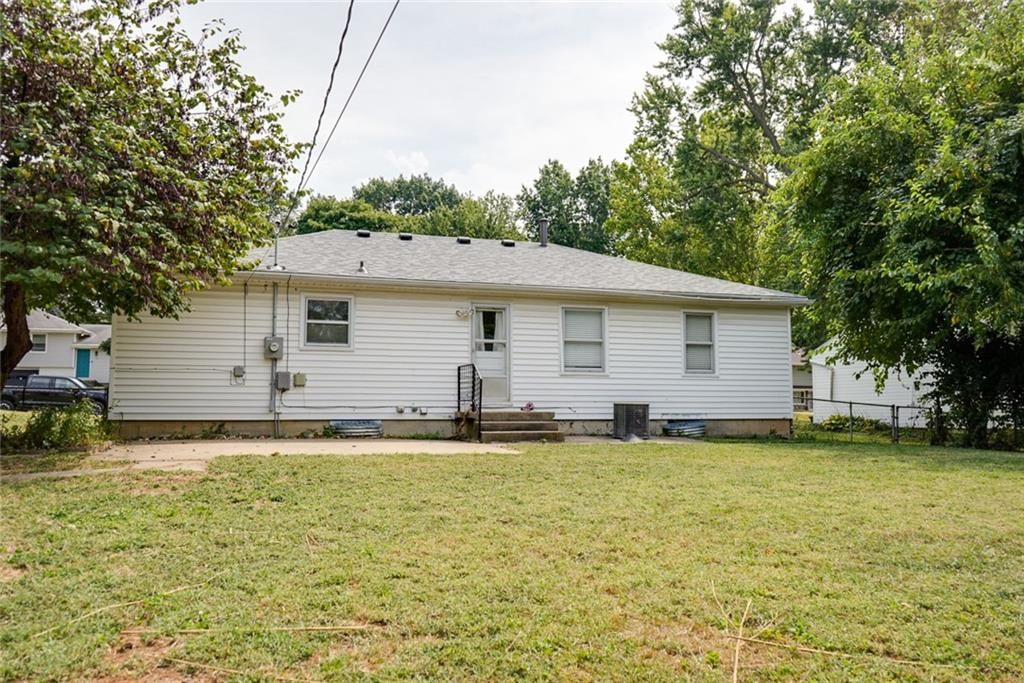 Photo 29 of 34 - 4246 N Lister Avenue