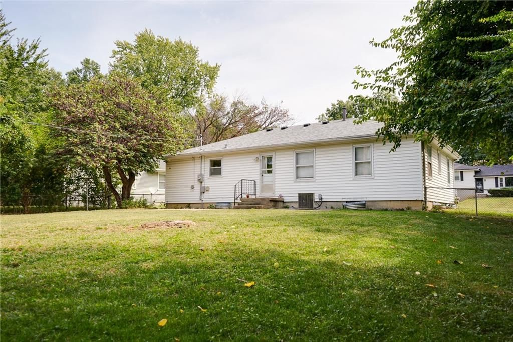 Photo 30 of 34 - 4246 N Lister Avenue