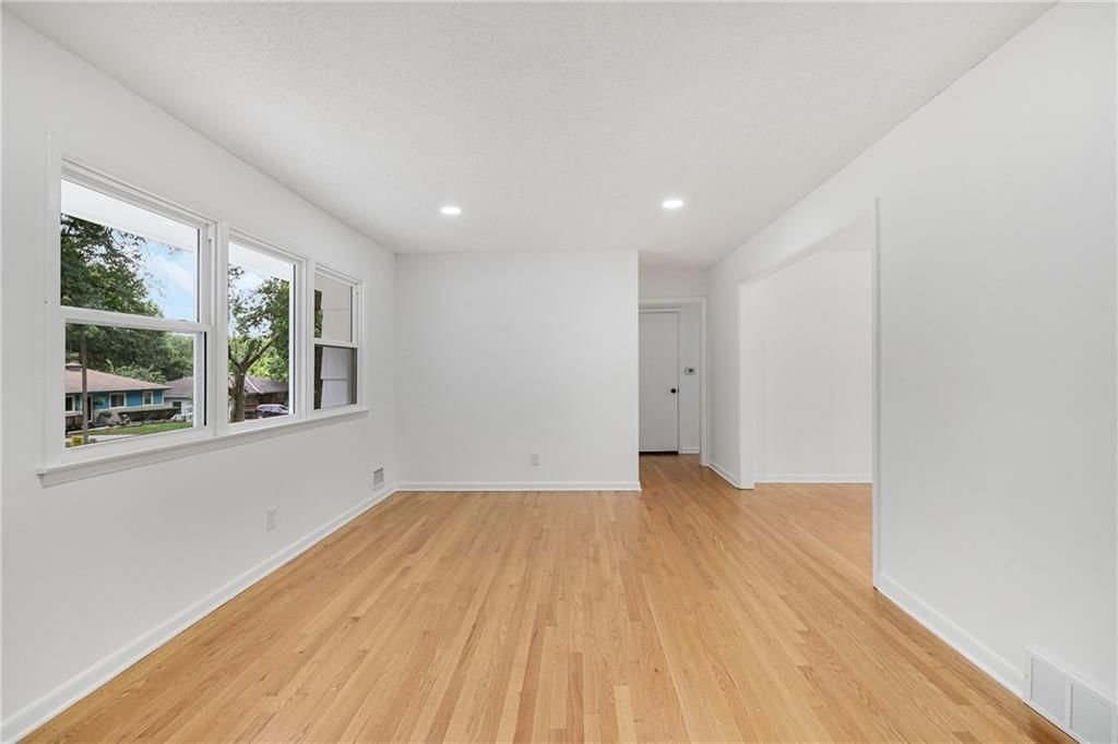 Photo 6 of 39 - 6410 Harvard Avenue