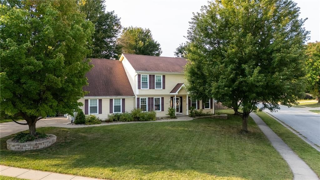 1327 Easton Court — photo 2