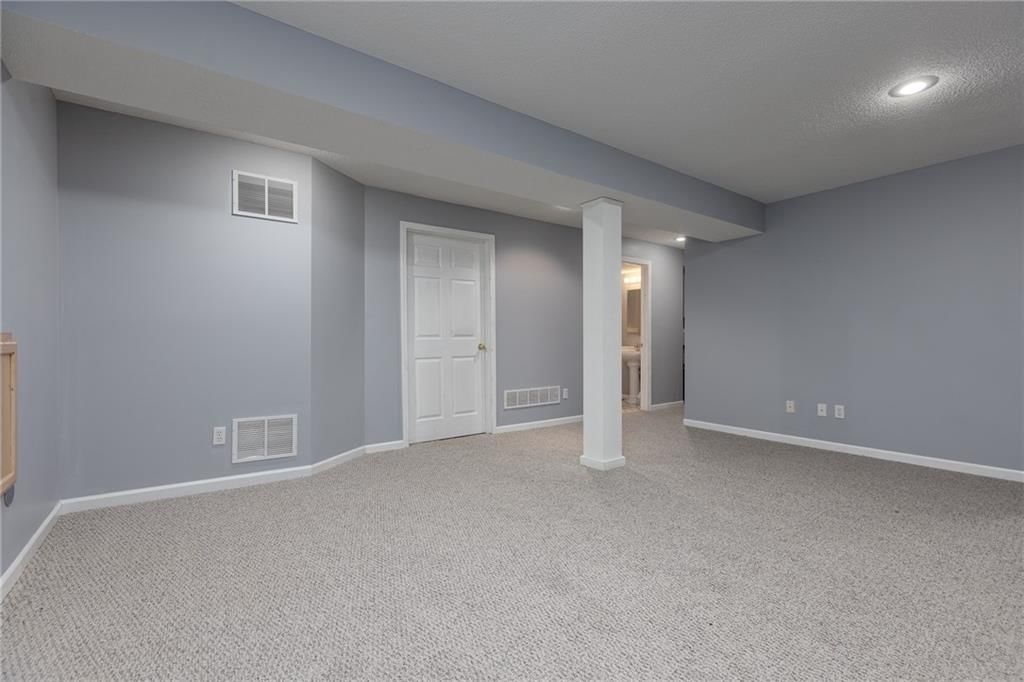 1327 Easton Court — photo 32