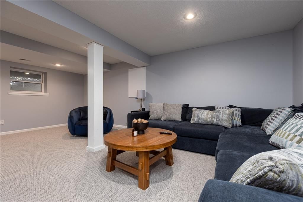 1327 Easton Court — photo 37