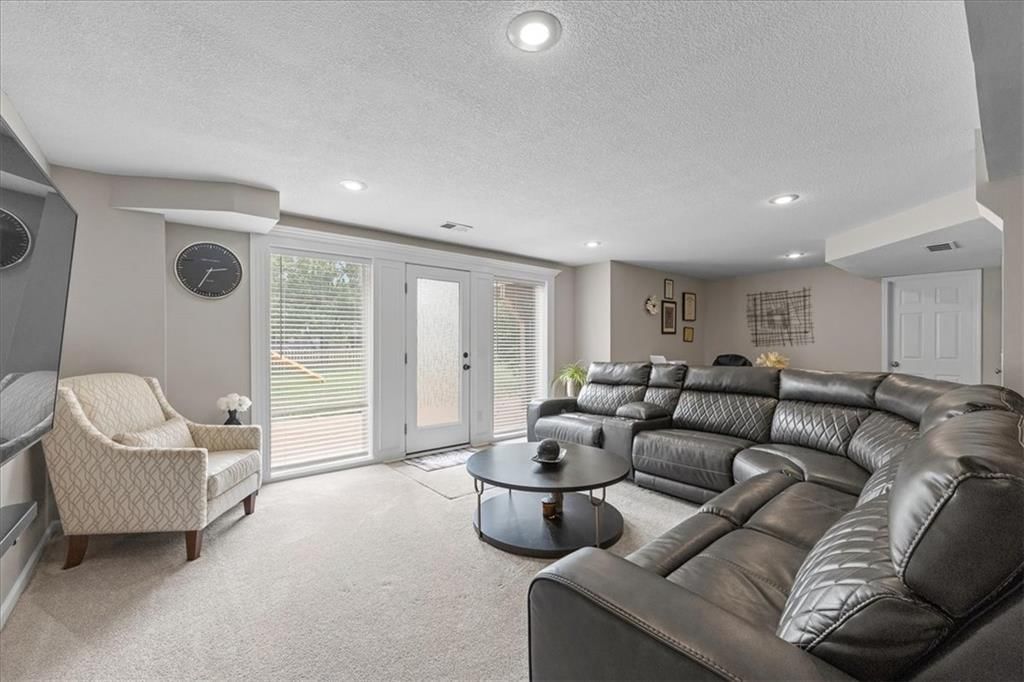 977 Wellington Way — photo 28