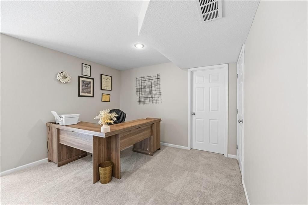 977 Wellington Way — photo 29