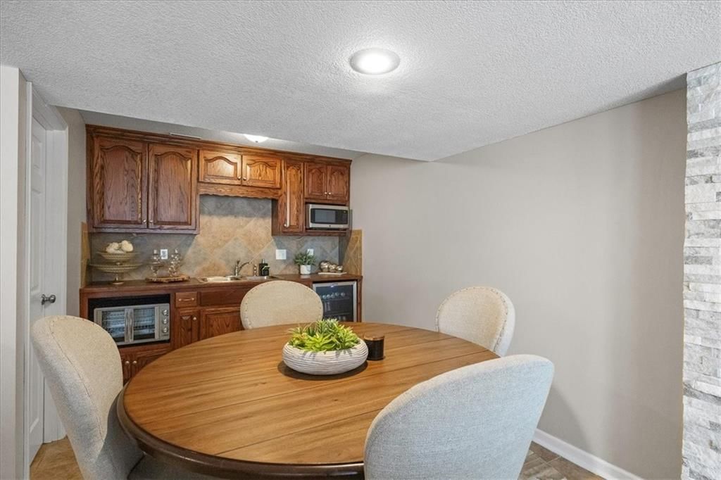 977 Wellington Way — photo 31