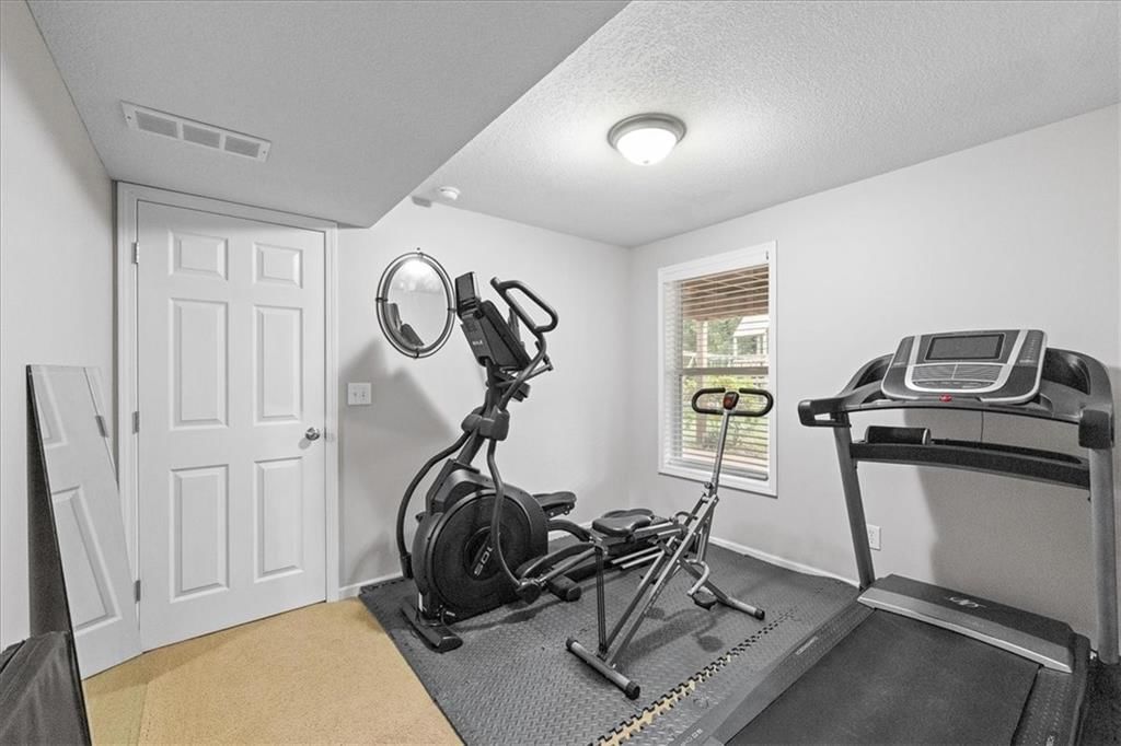 977 Wellington Way — photo 33