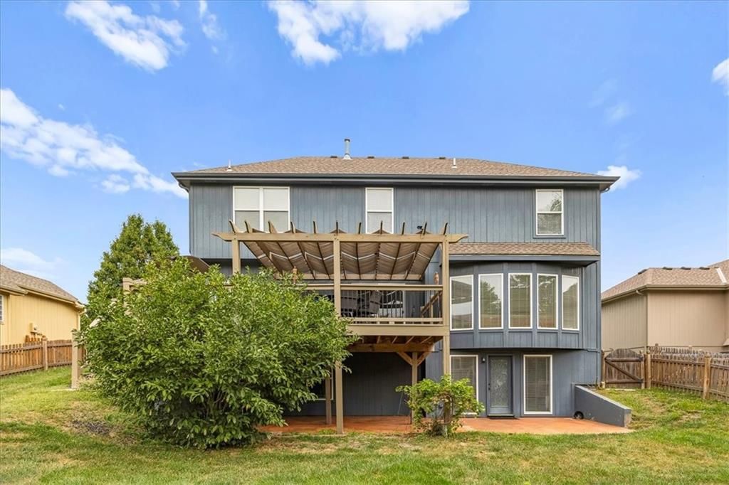 977 Wellington Way — photo 37