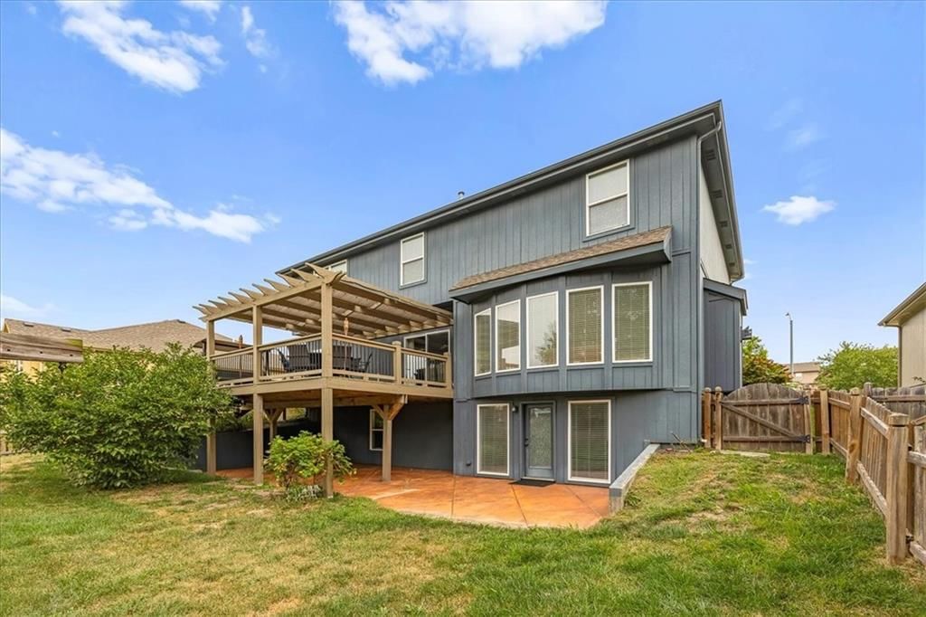 977 Wellington Way — photo 39