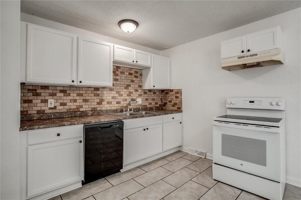 8410 Ruskin Way — photo 12