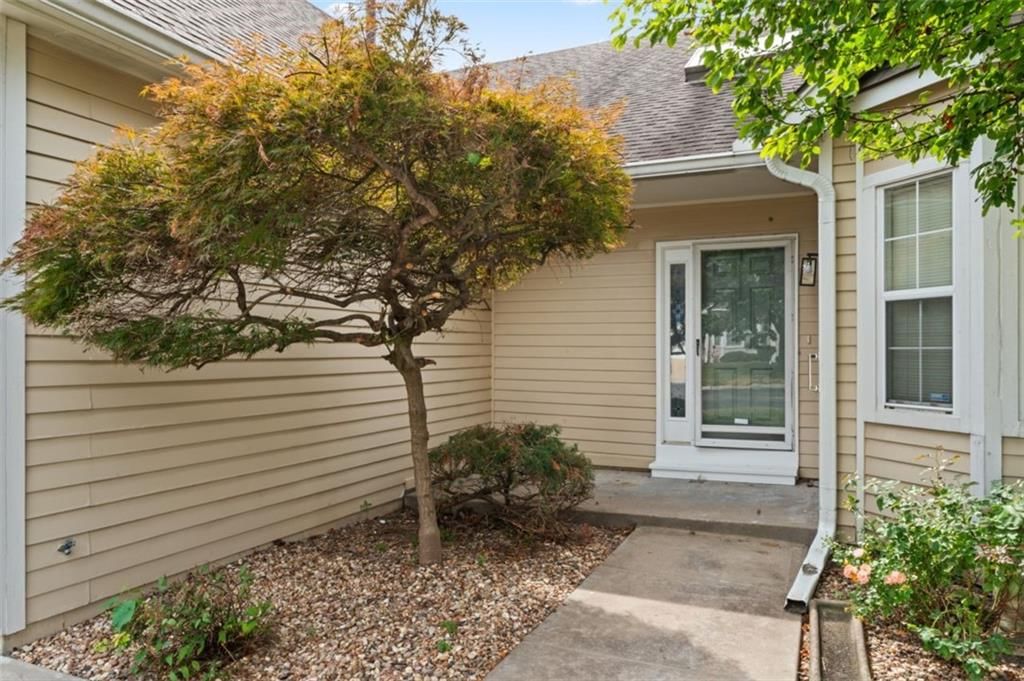 Photo 6 of 35 - 4326 S Milton Drive