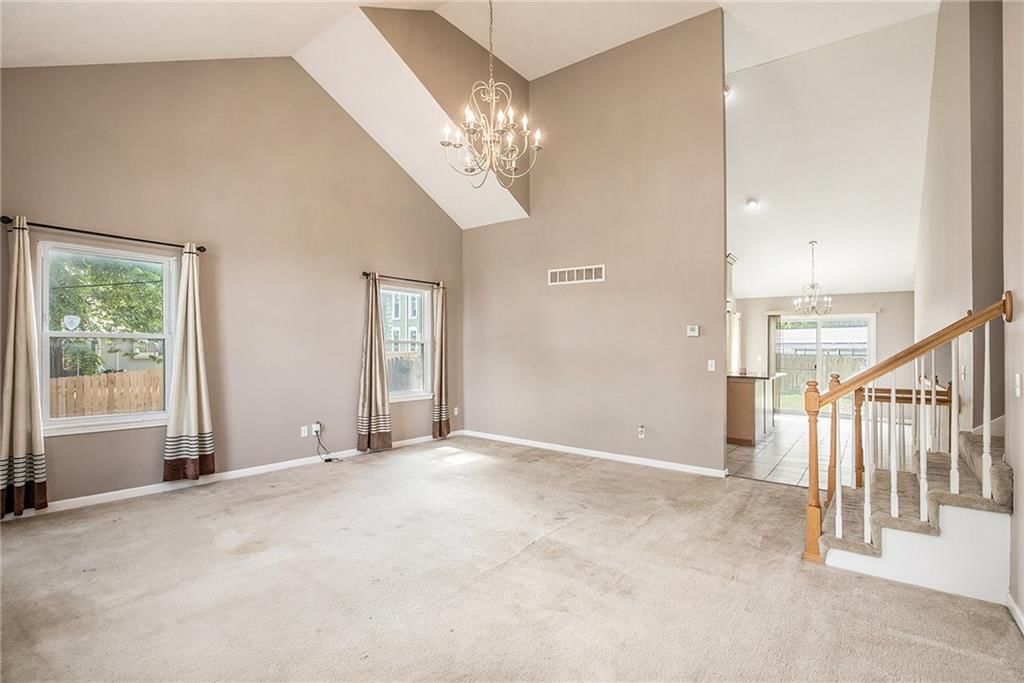 Photo 5 of 27 - 4806 N Wheeling Avenue