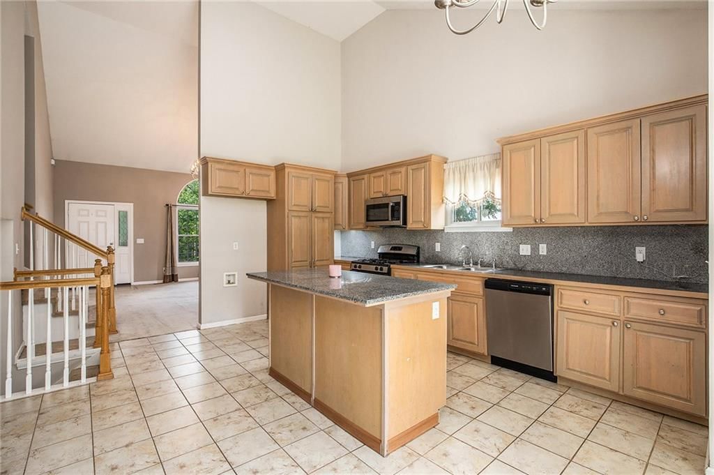 Photo 6 of 27 - 4806 N Wheeling Avenue
