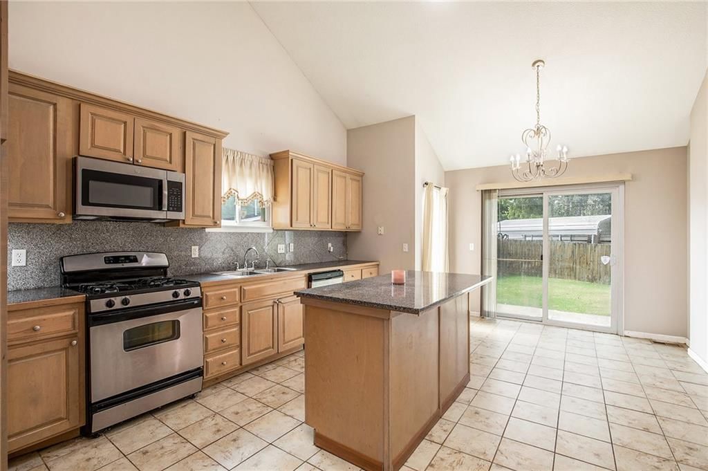 Photo 7 of 27 - 4806 N Wheeling Avenue