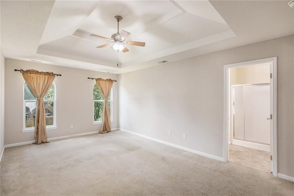 Photo 14 of 27 - 4806 N Wheeling Avenue