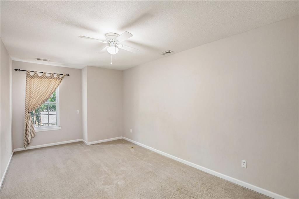 Photo 19 of 27 - 4806 N Wheeling Avenue