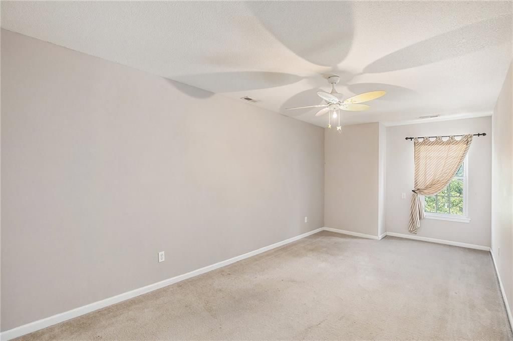 Photo 20 of 27 - 4806 N Wheeling Avenue
