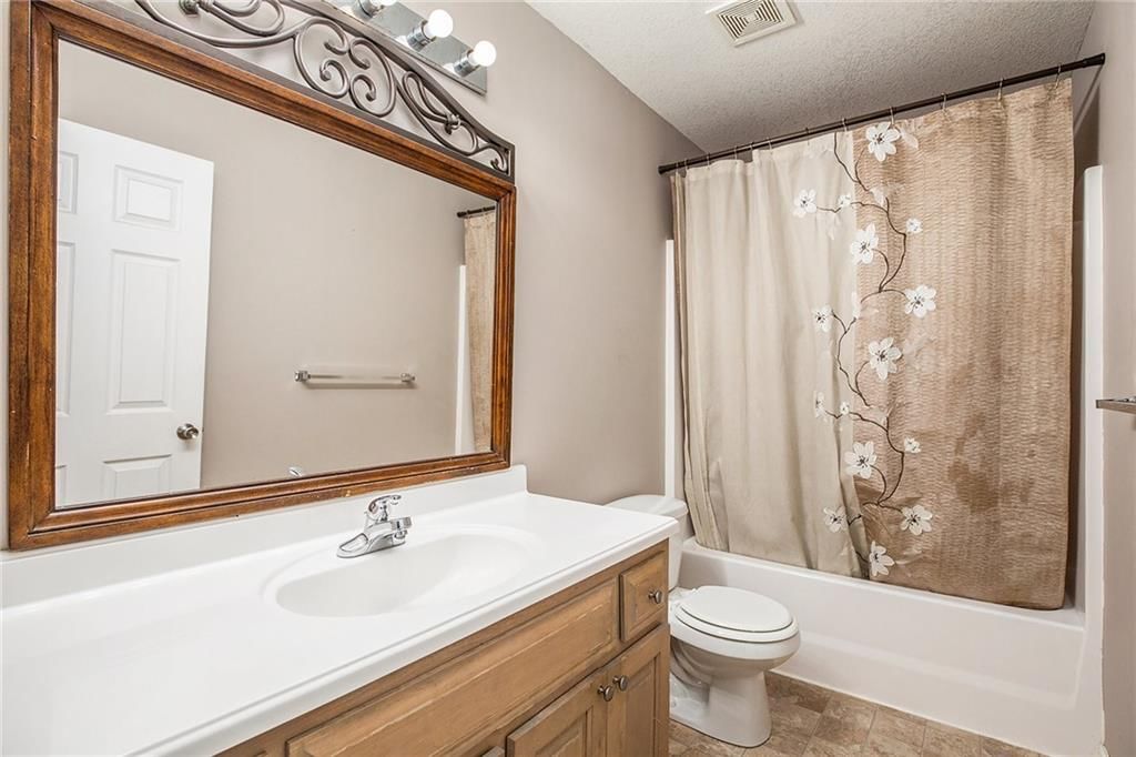 Photo 21 of 27 - 4806 N Wheeling Avenue