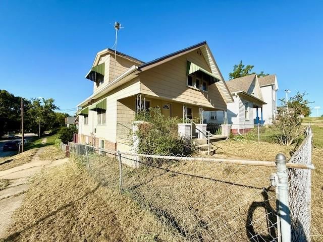 1901 MITCHELL Avenue — photo 2