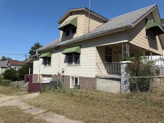 1901 MITCHELL Avenue — photo 3