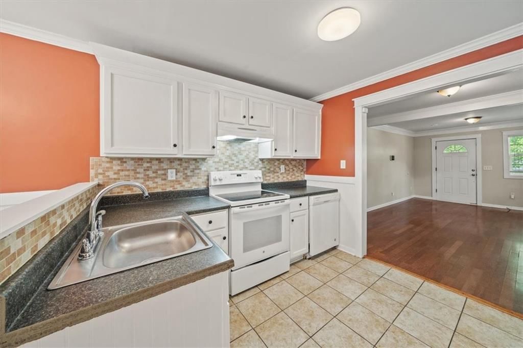 Photo 7 of 17 - 9106 McGee Street