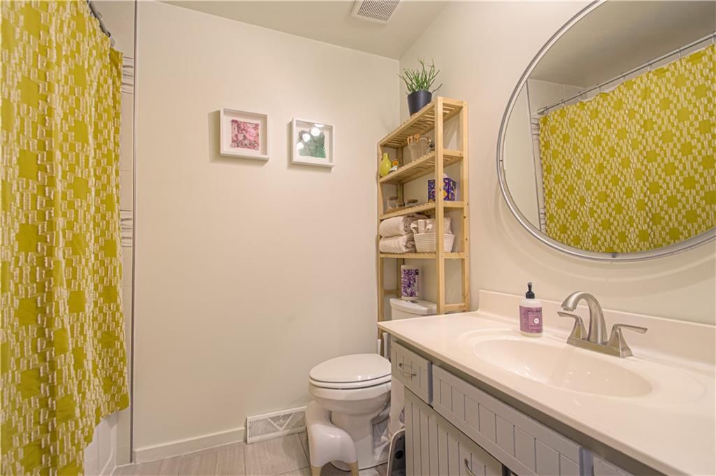 Photo 28 of 51 - 7004 N Belleview Avenue