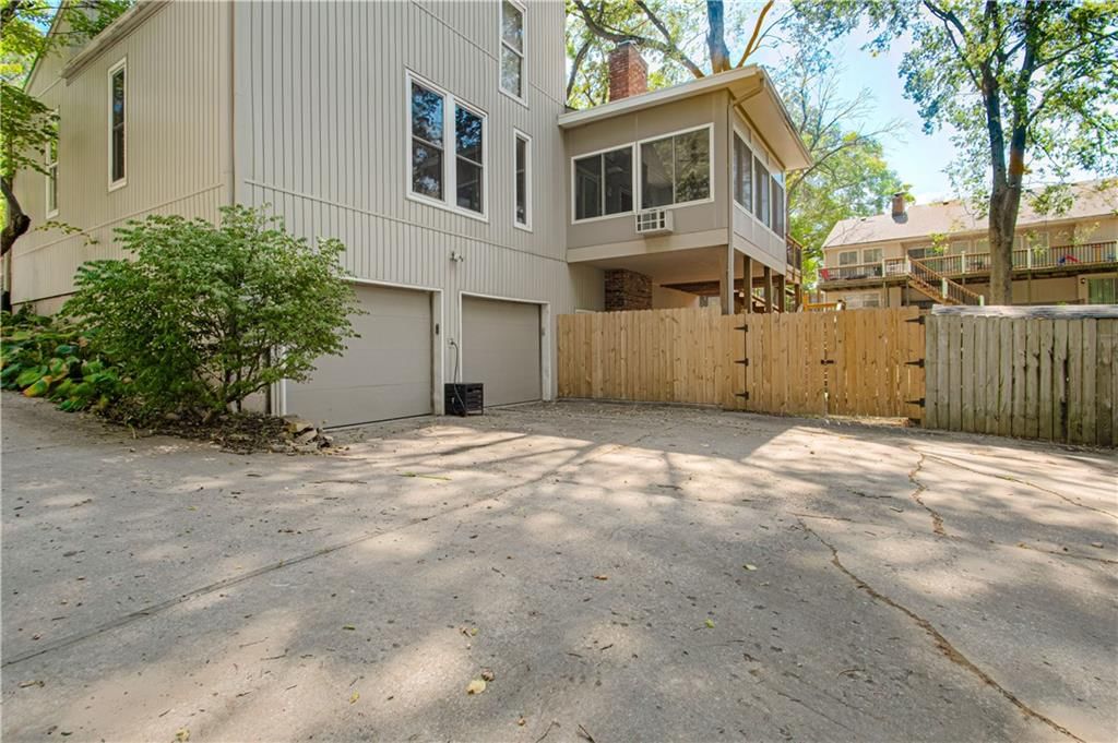 Photo 45 of 51 - 7004 N Belleview Avenue