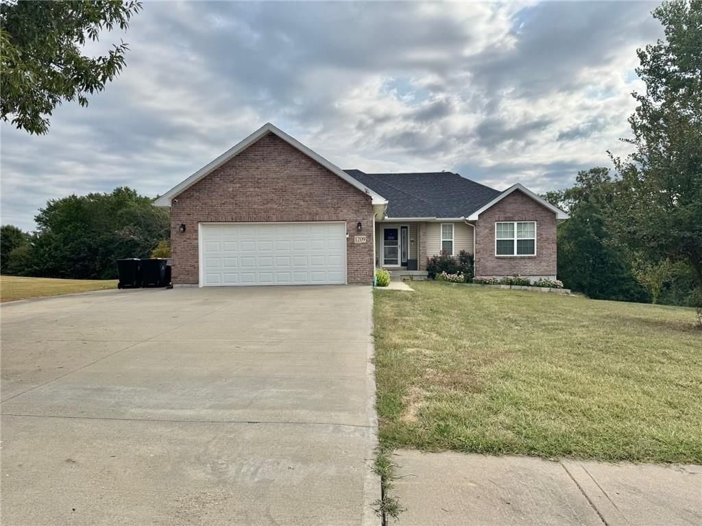 1209 Cypress Court — photo 2