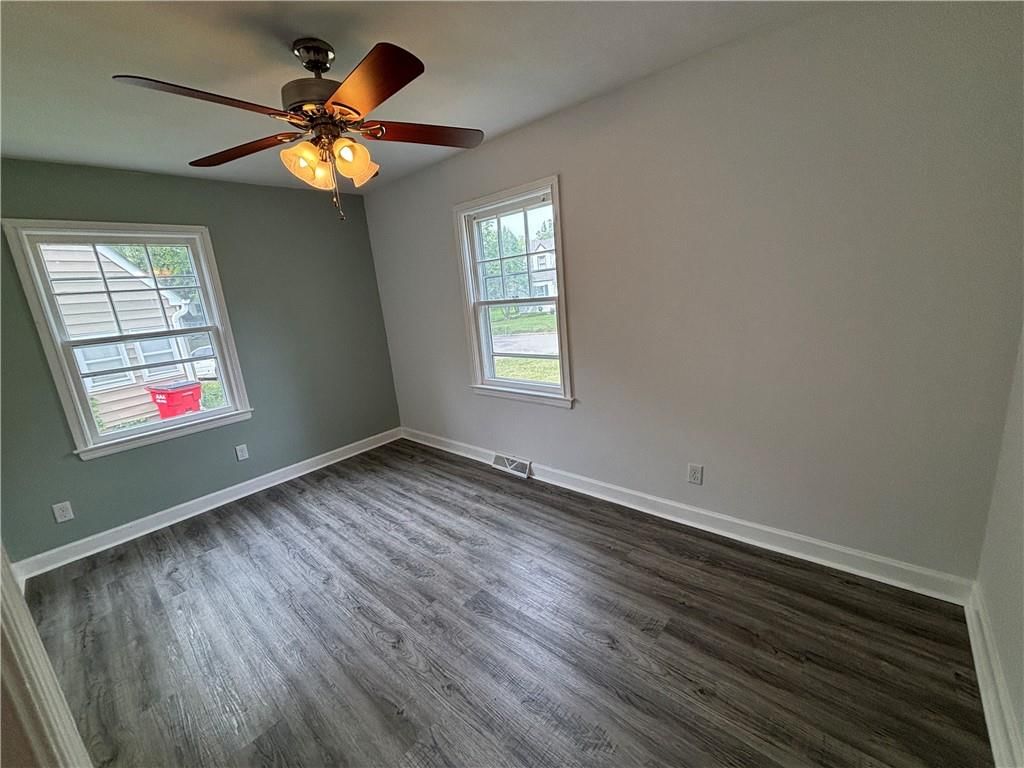 Photo 7 of 20 - 1325 W 29th Street