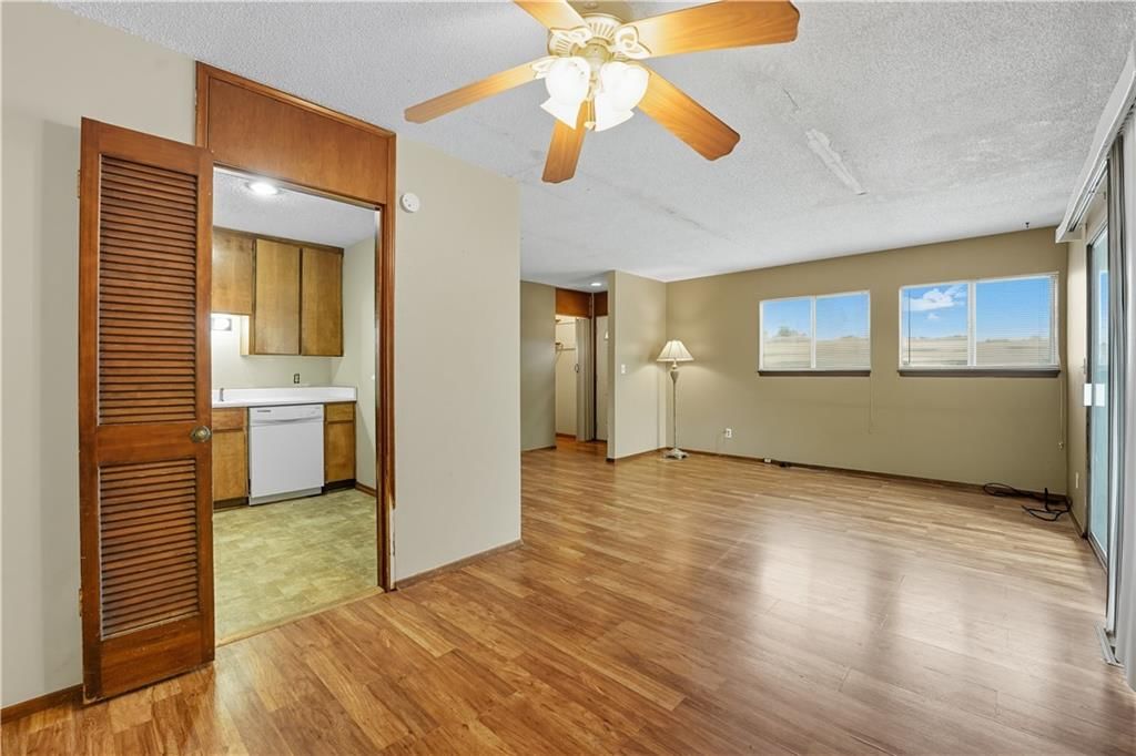 Photo 5 of 35 - 8340-8342 Grandview Lane