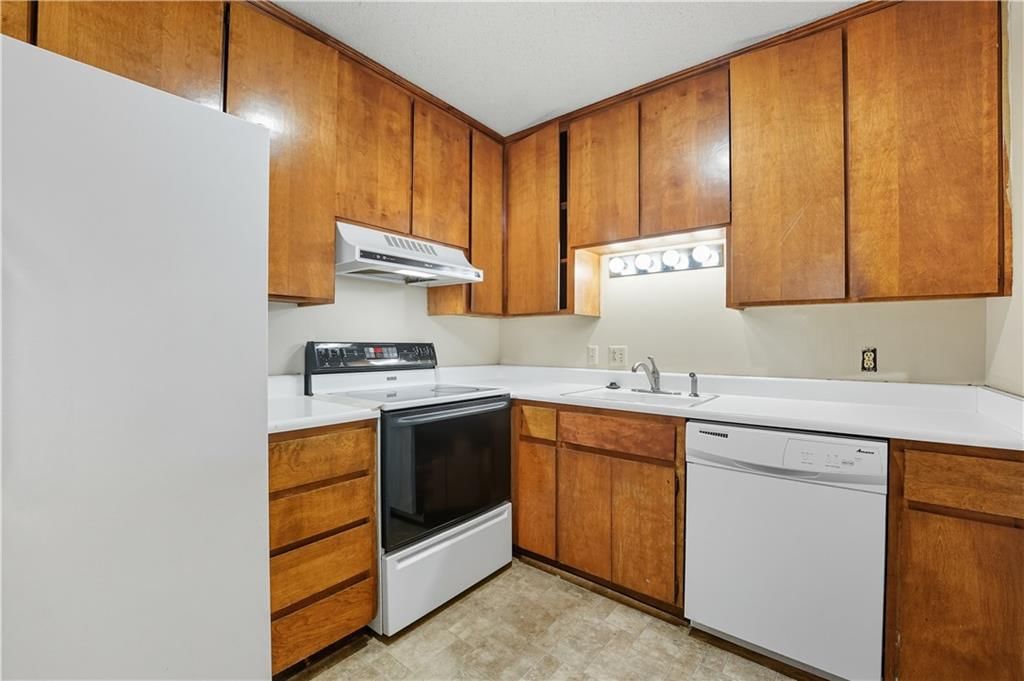Photo 6 of 35 - 8340-8342 Grandview Lane