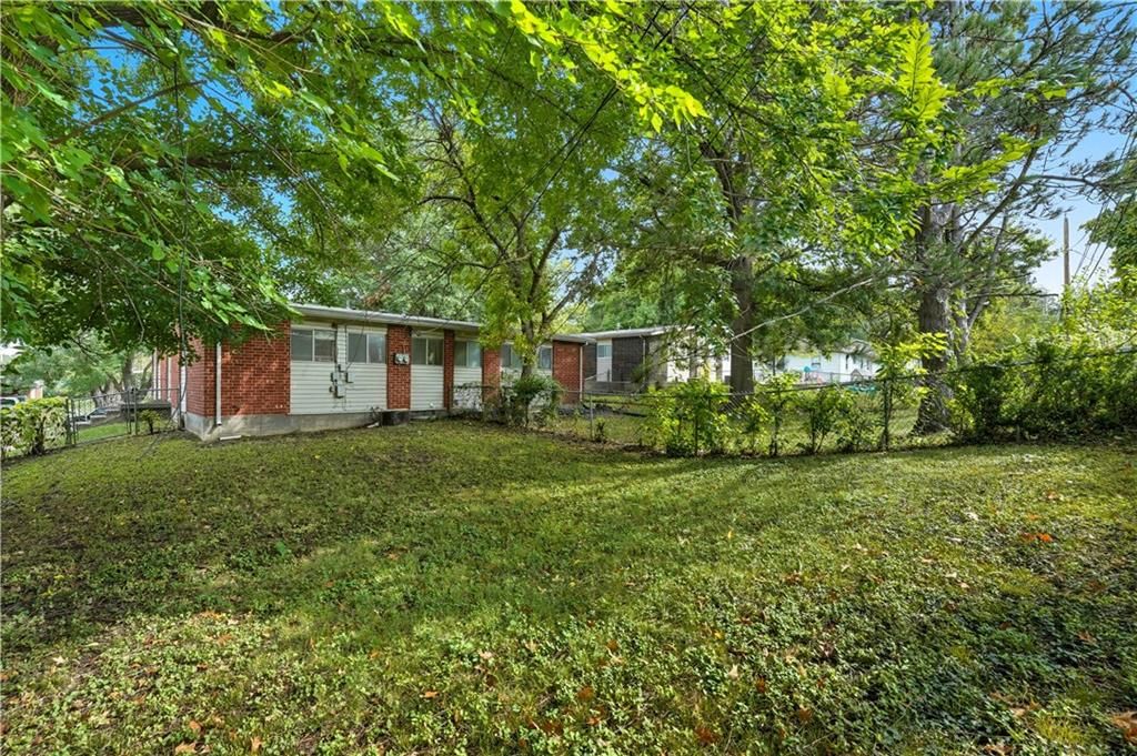 Photo 17 of 35 - 8340-8342 Grandview Lane