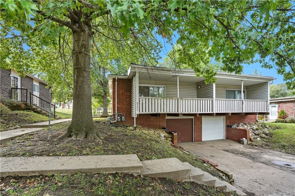 Photo 18 of 35 - 8340-8342 Grandview Lane